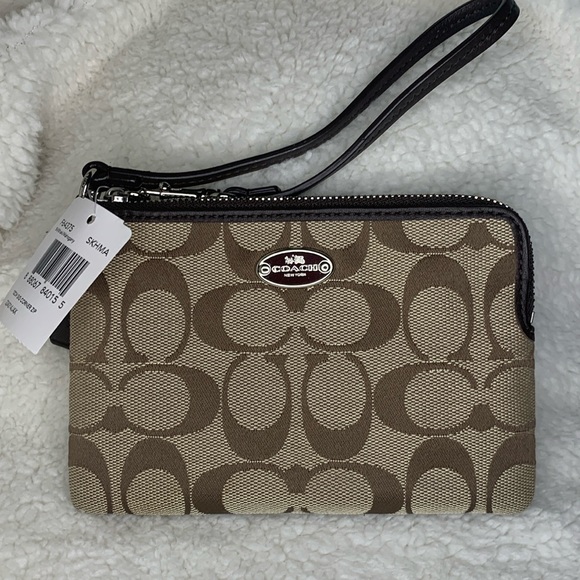 Coach Handbags - BRAND NEW, NWT Coach Corner zip fabric wristlet
